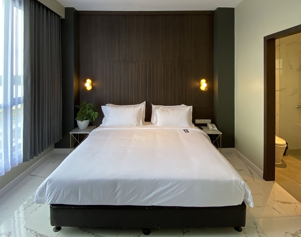 Deluxe King Room - Photo 5