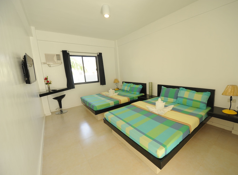 Quadruple Room - Photo 1
