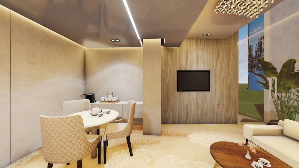 Suite, Balcony, City View photo 1