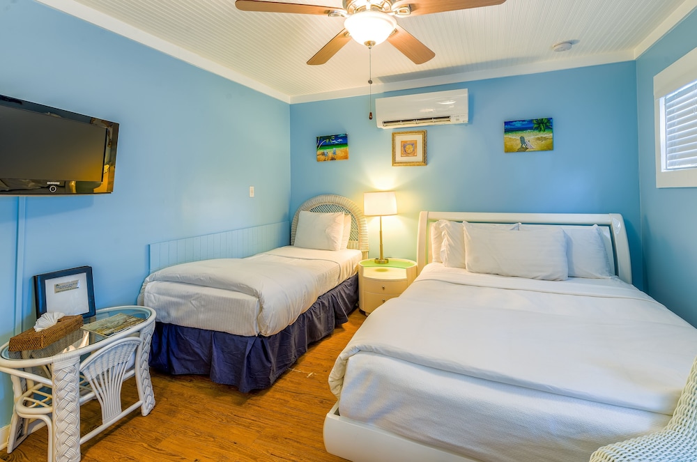 Deluxe Room, Garden View (w/Extra Twin Bed) - Adult Exclusive
