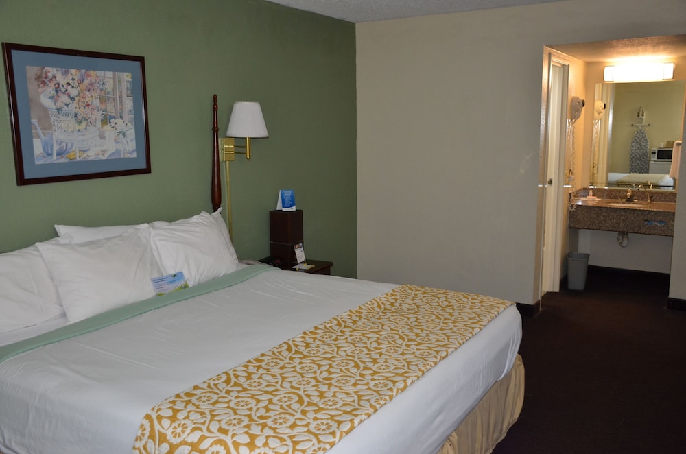 Standard Room, 1 King Bed - Photo 8