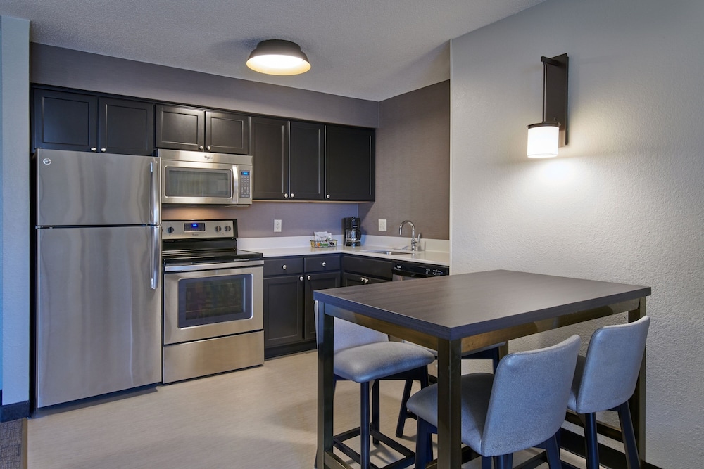 Suite, 1 Bedroom - Photo 5