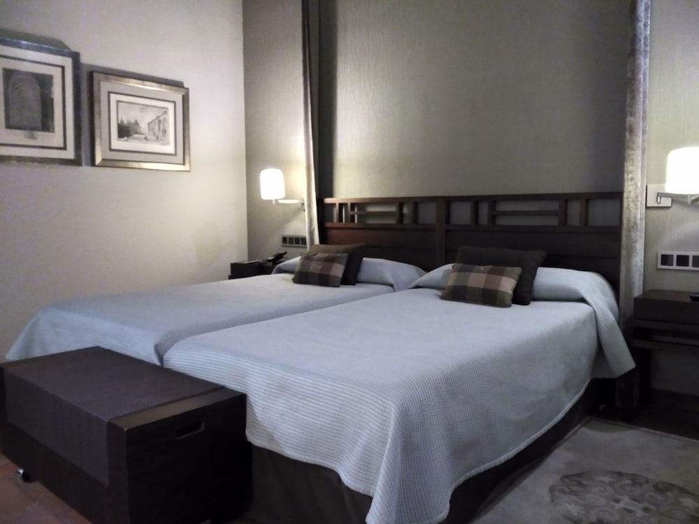 Standard Double Room - Photo 2