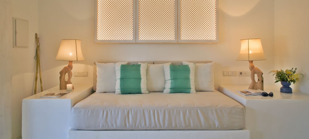 Ocean & Mountain View Suite