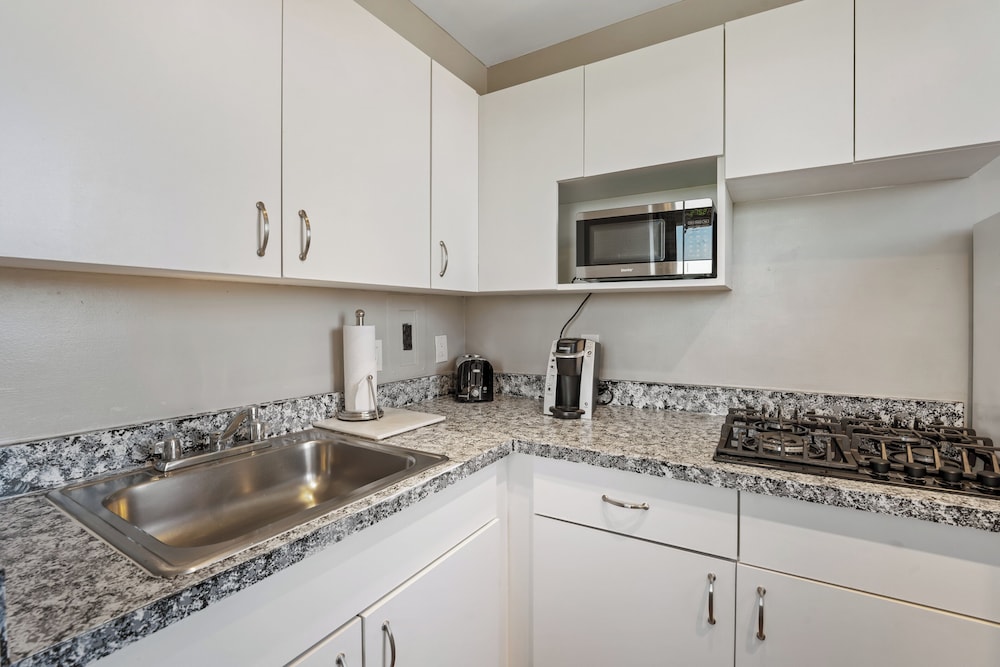 Suite, 1 Bedroom (Double) - Photo 11