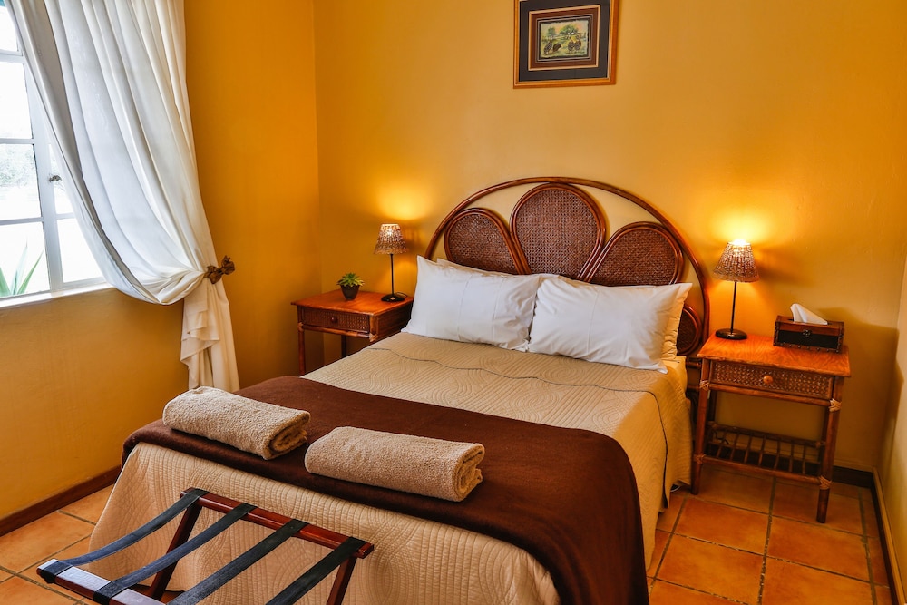 Family Chalet, 2 Bedrooms (Mountain View Self Catering Chalets ) photo 2