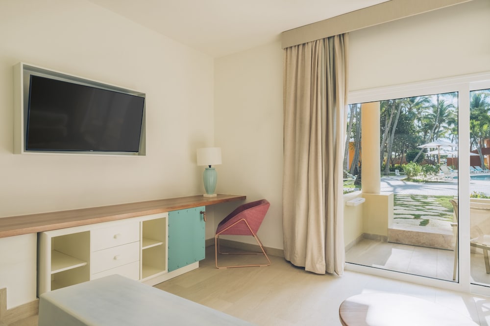 Junior Suite, Pool Access photo 2