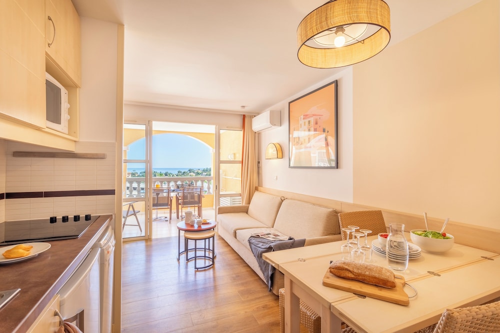 Studio 4 people - 1 sleeping alcove - Terrace - Sea view Renovated photo 3