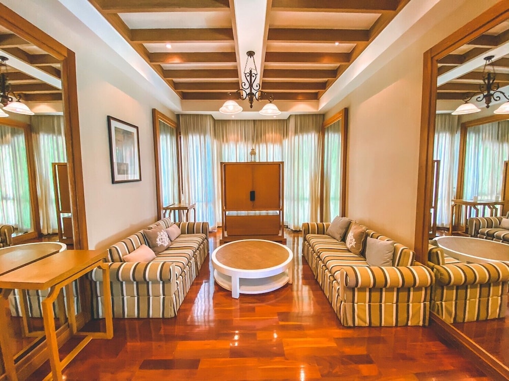 Villa, 5 Bedrooms - Photo 4