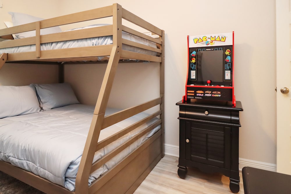 House, Multiple Beds (Paradise Found)