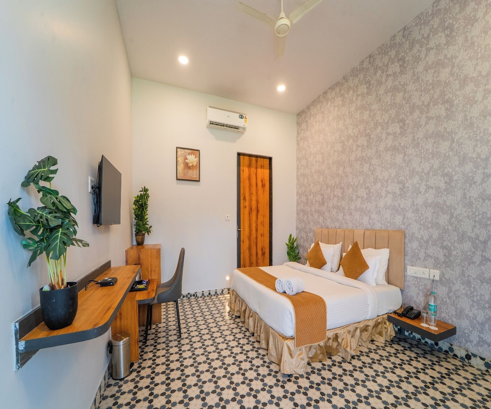 Deluxe Room - Photo 1