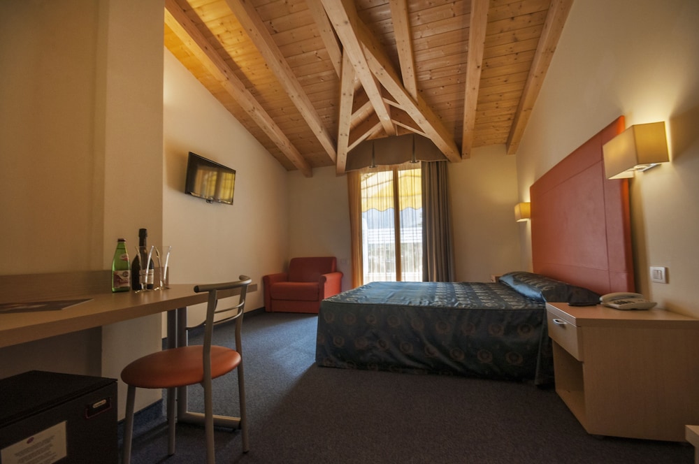 Superior Room, Lake View photo 2