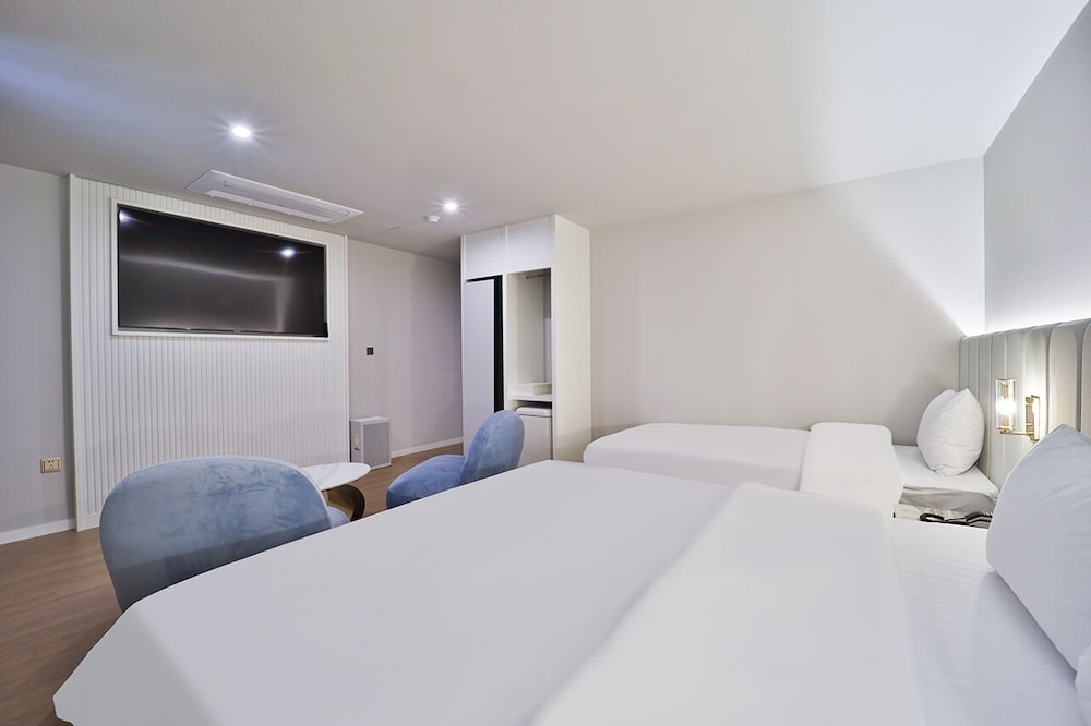 Premier Twin Room photo 2