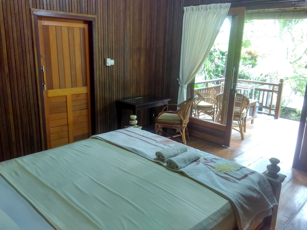 Traditional Wooden House photo 2