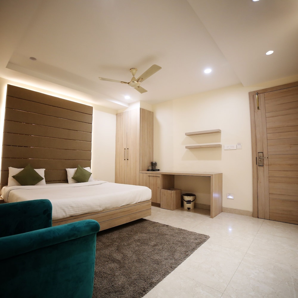 Royal Room - Photo 3