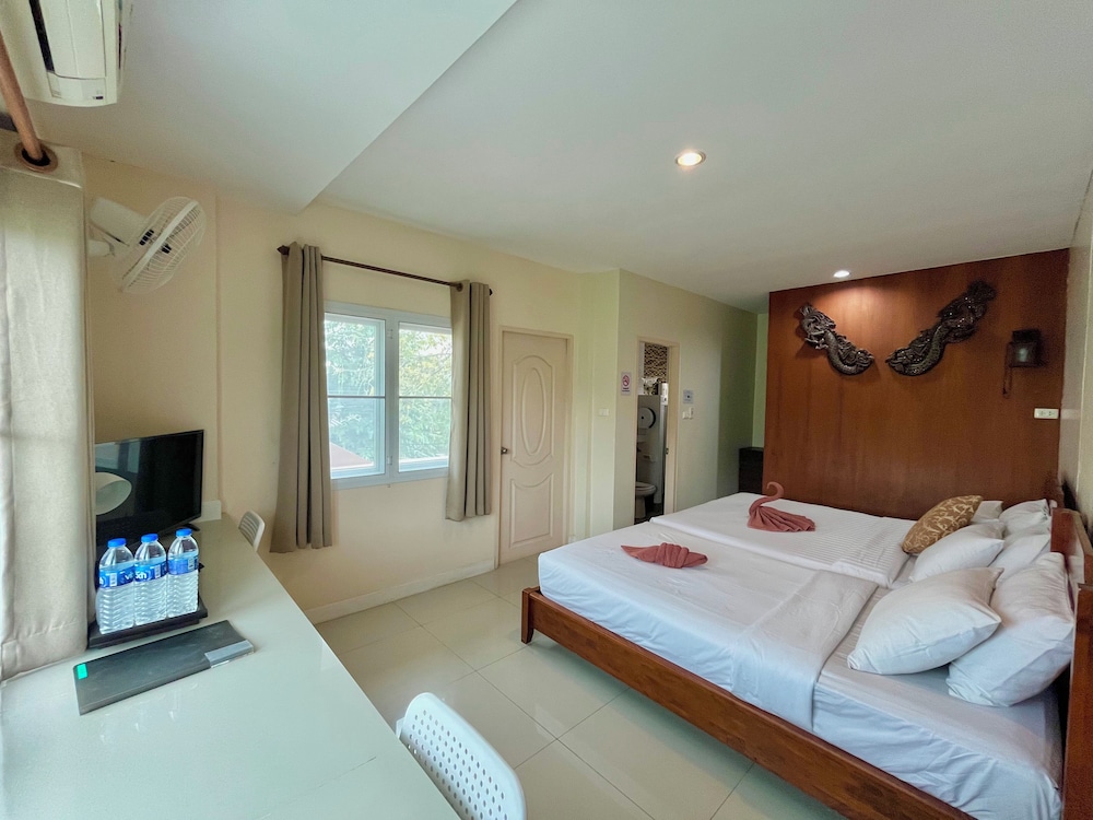 Deluxe Triple Room - Photo 12