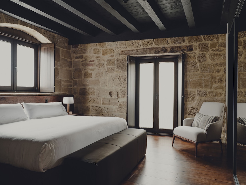 Premium Studio Suite, 1 King Bed, Balcony, City View