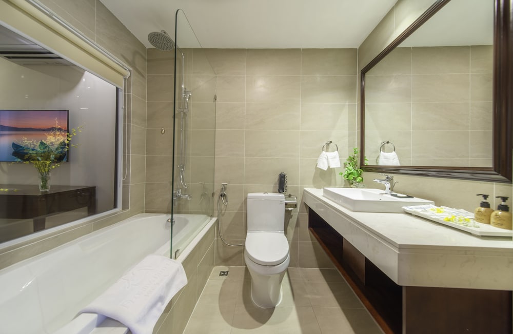 Deluxe Double or Twin Room - Photo 9
