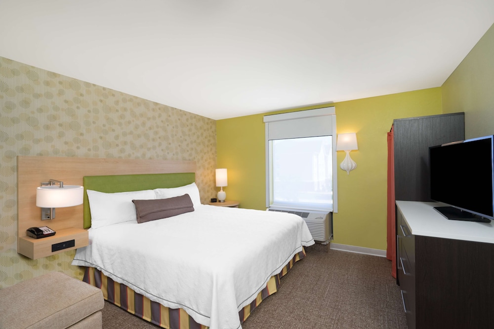 Suite, 1 King Bed, Accessible, Non Smoking (mob/hearing acc w/ bathtub)