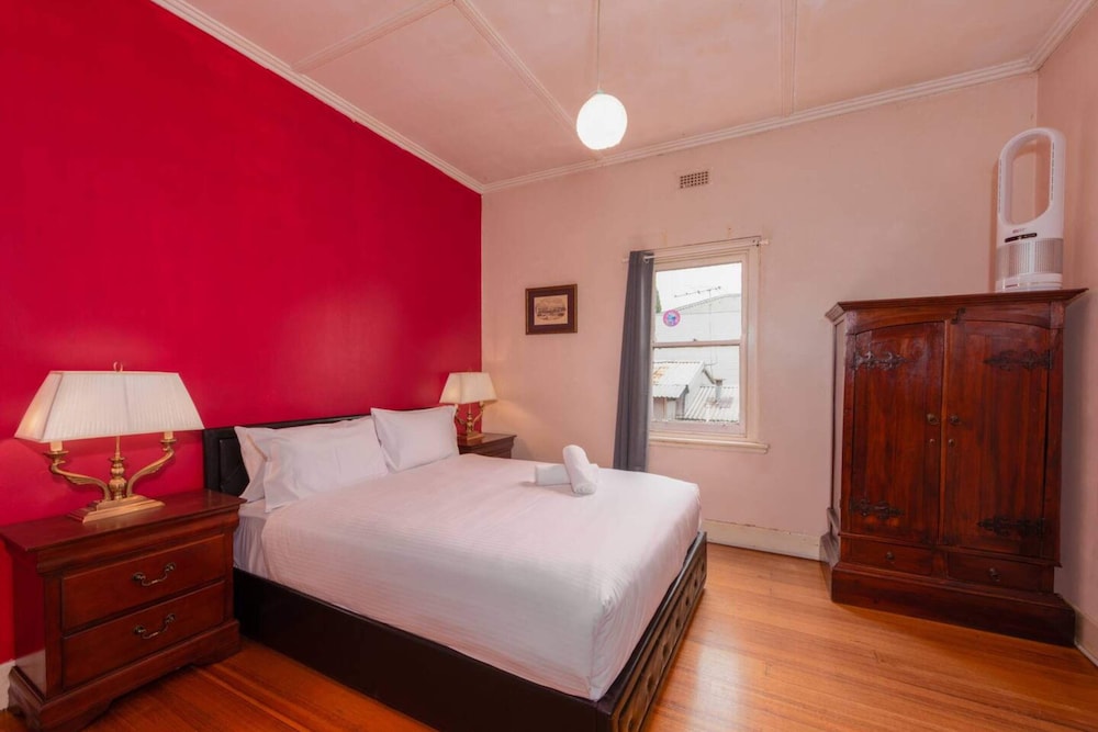 Basic House, Multiple Beds photo 2