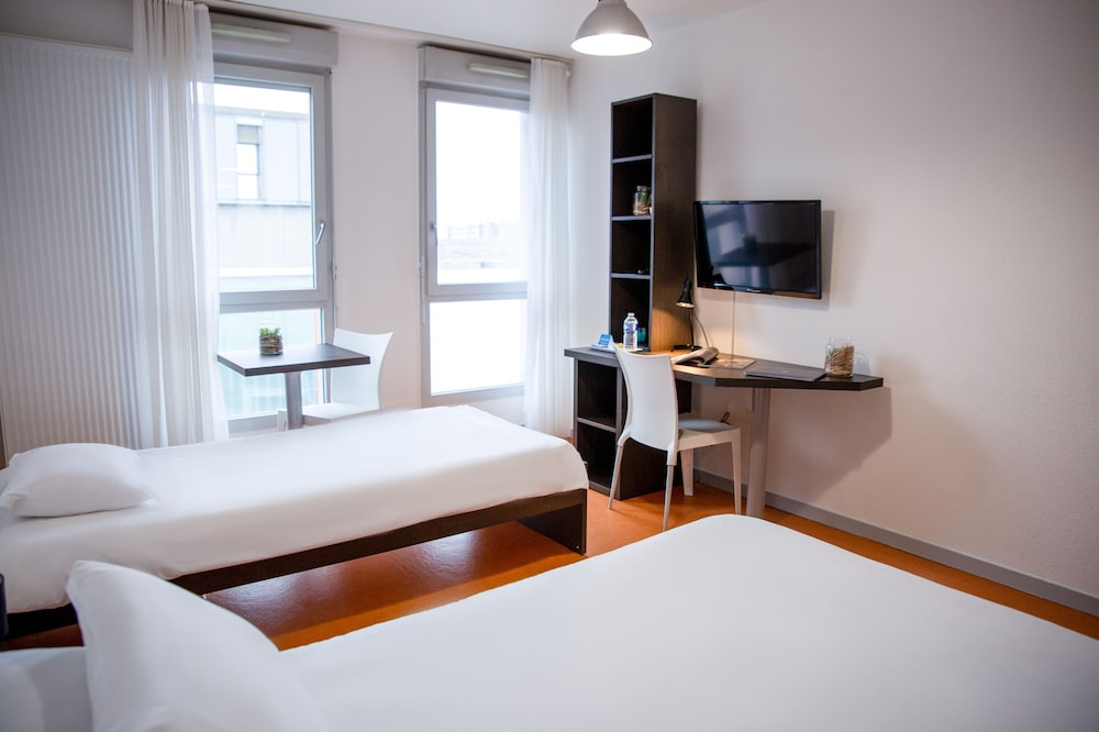 Studio, Multiple Beds - Photo 6