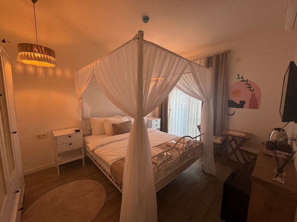 Deluxe Room, 1 Queen Bed, Lanai