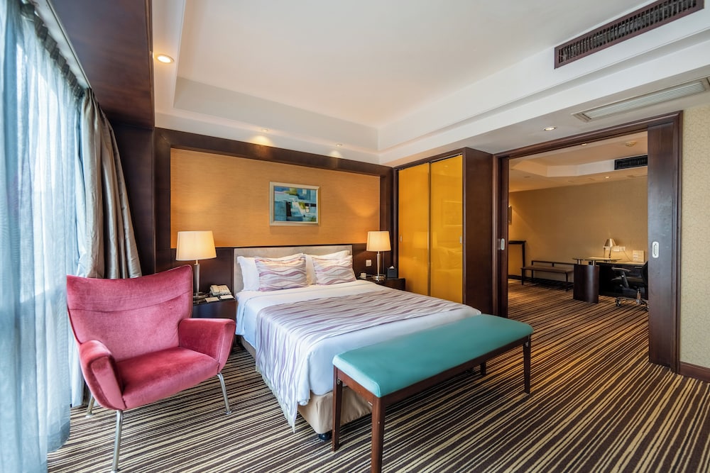 Business Suite - Photo 1