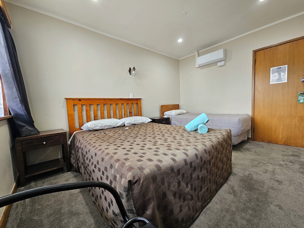 Basic Triple Room, 1 Bedroom, Shared Bathroom photo 1