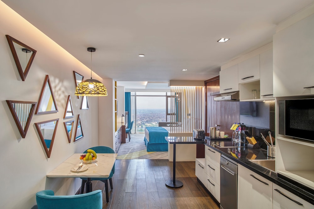 Studio Suite, 1 King Bed, Smoking (Nile View)
