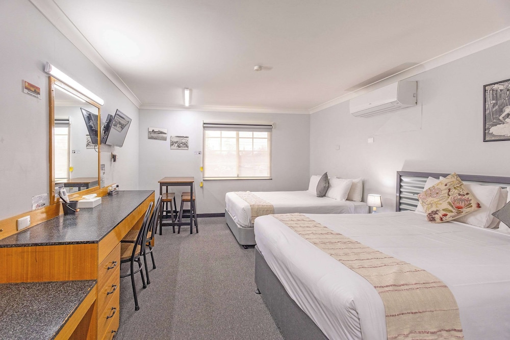 Standard Room, Multiple Beds, Non Smoking