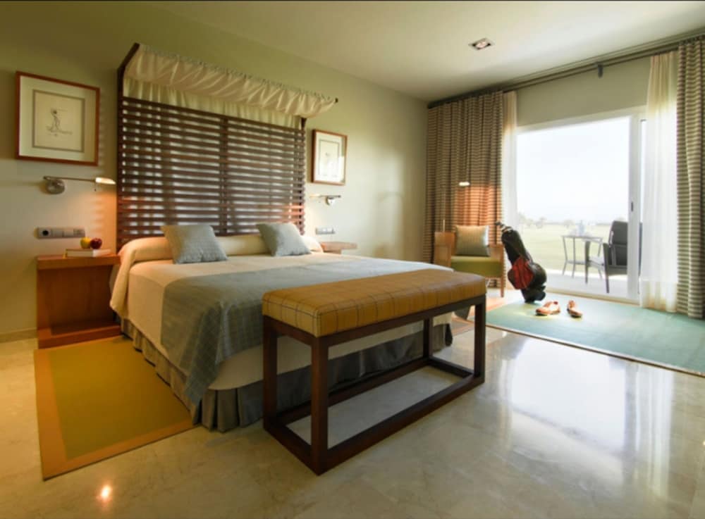 Standard Twin Room (2 adults and 1 child) photo 3