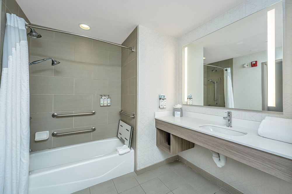 Suite, 1 King Bed, Accessible (Communications, Accessible Tub) - Photo 1