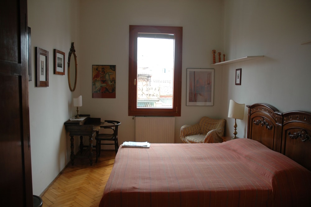 Standard Double or Twin Room, 1 Double or 2 Twin Beds, Canal View, Tower photo 1