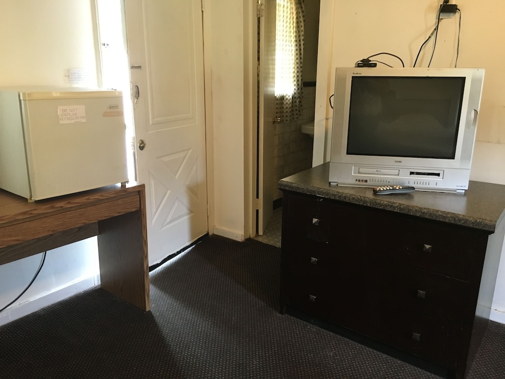Standard Room (2 Full Beds) photo 3