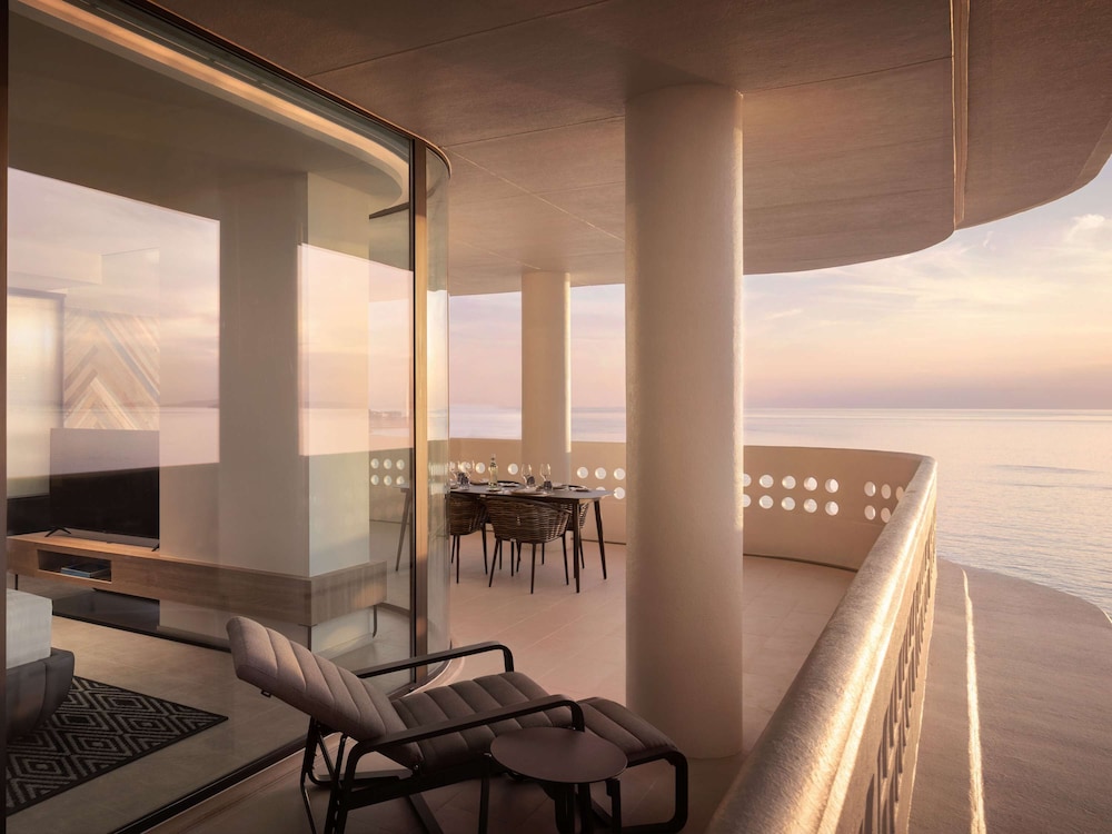 Executive Suite, 1 Double Bed, Ocean View - Photo 2