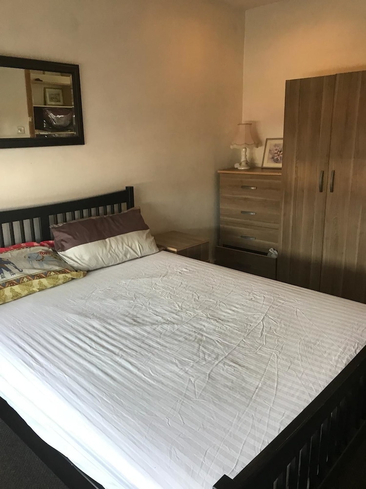 Double Room, 1 Double Bed, Non Smoking, Shared Bathroom photo 2