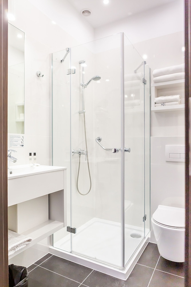 Standard Twin Room - Photo 9