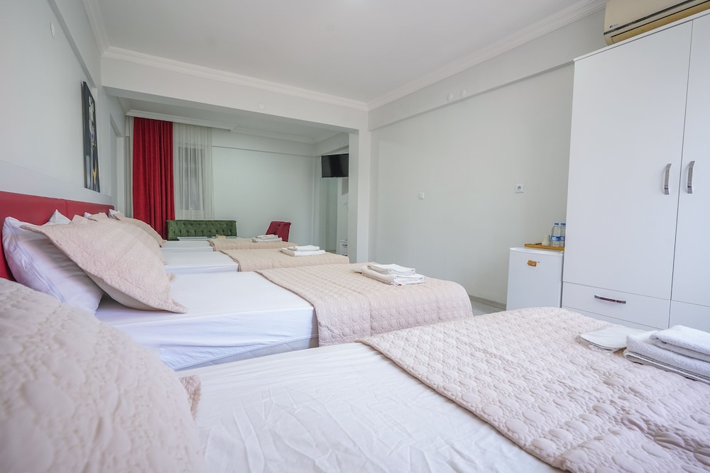 Quadruple Room - Photo 7