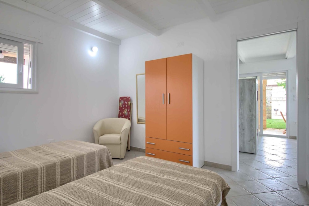 House (2 Bedrooms)