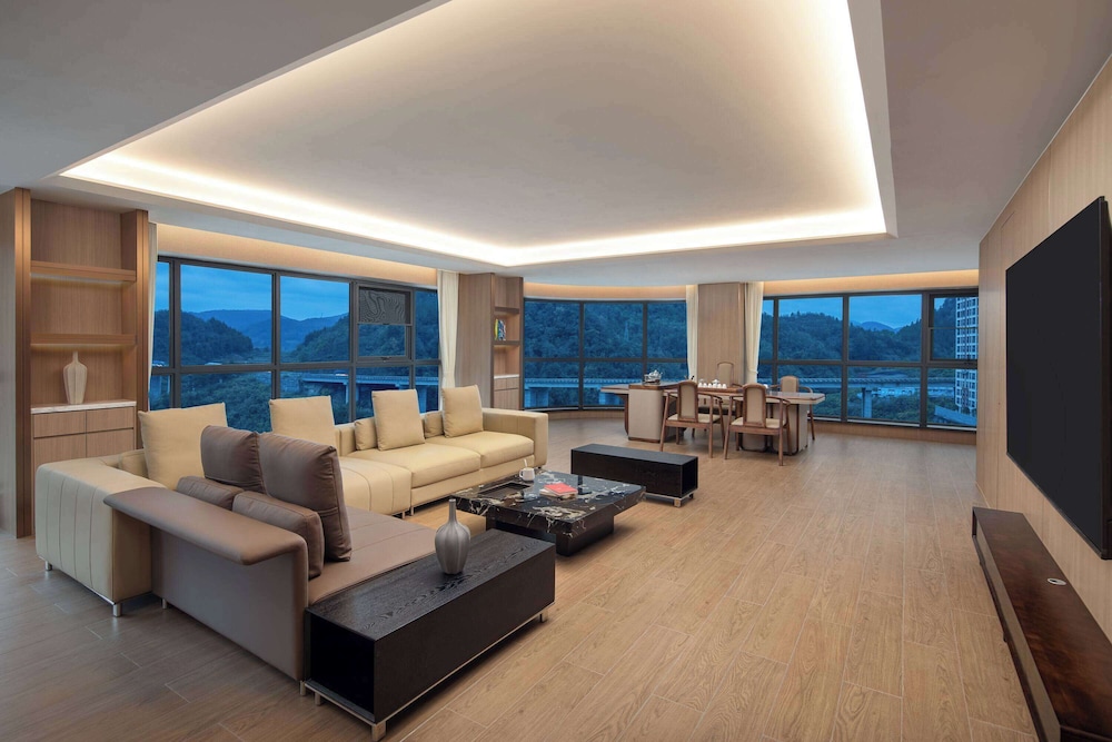Suite, 1 King Bed, Non Smoking (Baiyue)