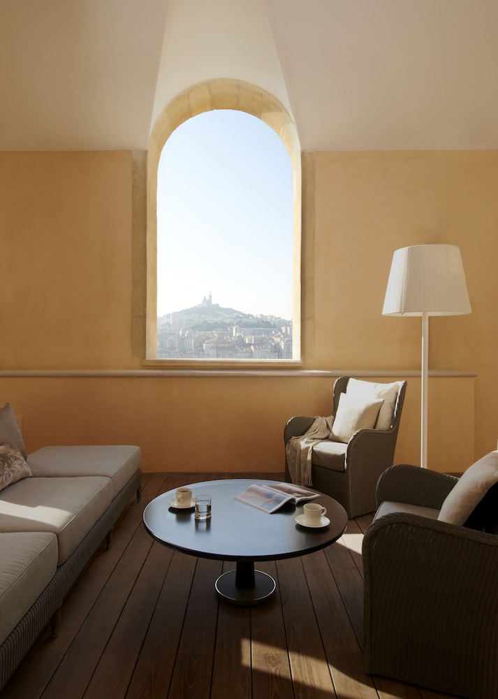 Classic Room, 1 King Bed, Terrace, Harbor View - Photo 5