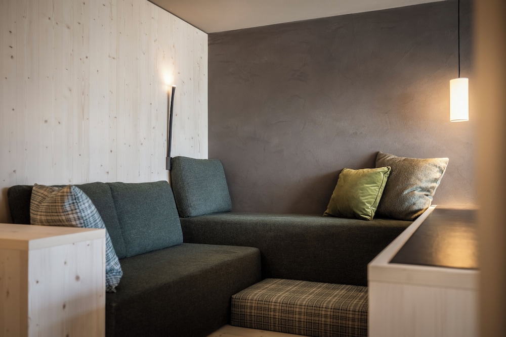 Family Home - Suite with Three Bedrooms photo 2
