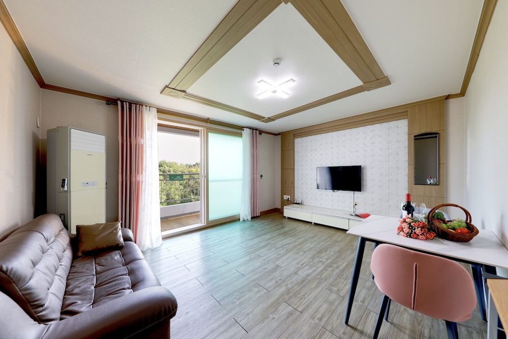 Traditional Room (Ondol) photo 2