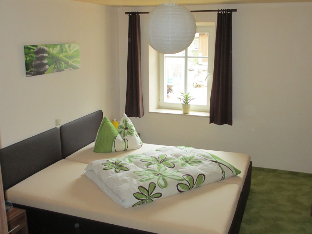 Comfort Apartment, Ensuite, Pool View