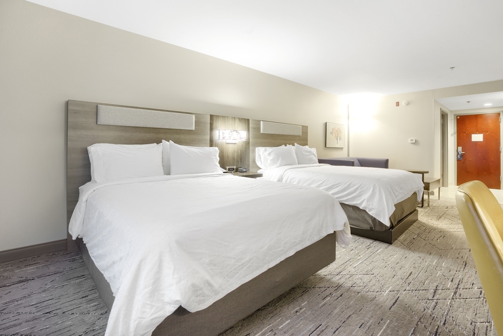 Suite, Multiple Beds - Photo 3