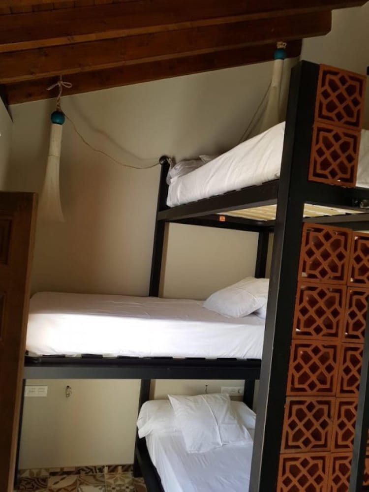 Dormitorio compartido, solo mujeres