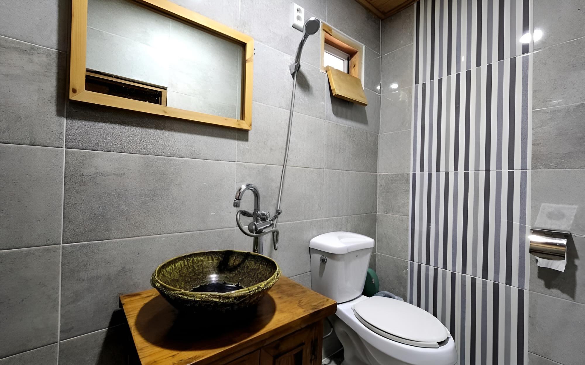 Room (Main Building (Unshared House with In) - Photo 9