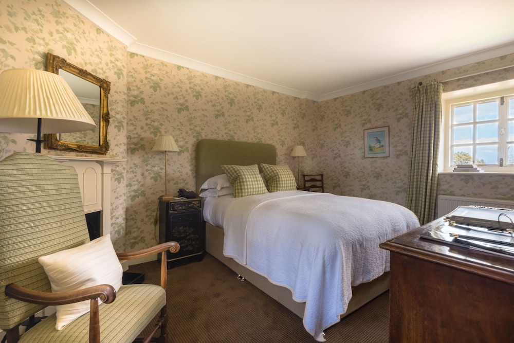 Small Cottage Room - Photo 2