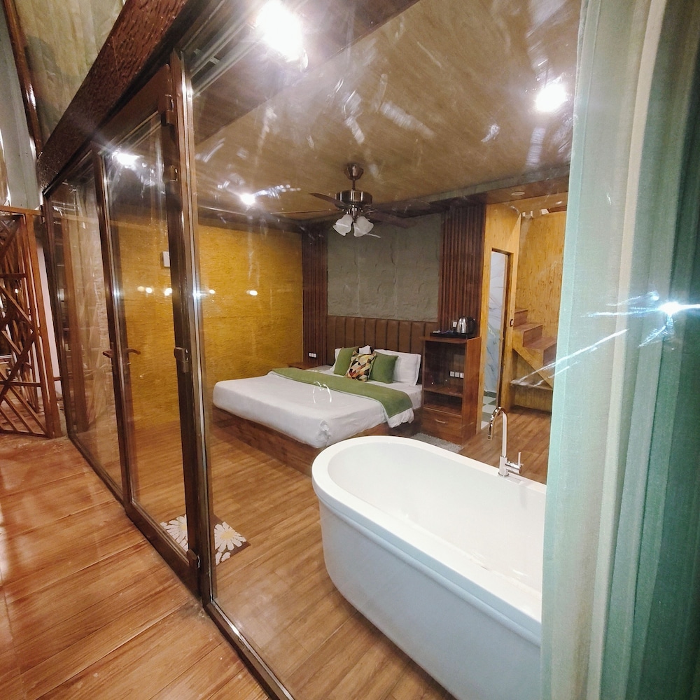 Deluxe Twin Room - Photo 13