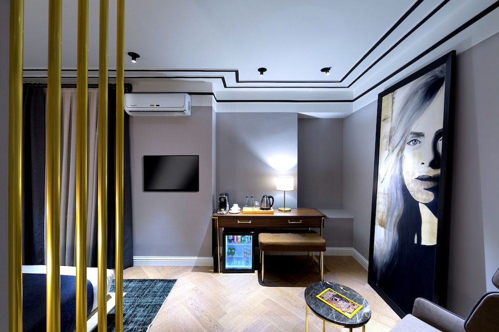 Deluxe Triple Room (with Extra Bed) photo 3